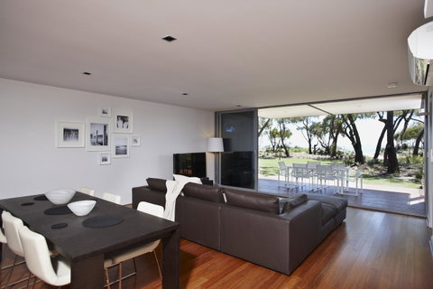 Aqua Resort Busselton - Hervey Bay Accommodation 7