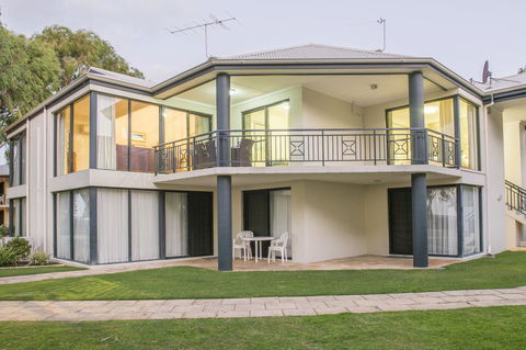 Cape View Beach Resort - Hervey Bay Accommodation 23
