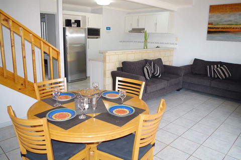 Kalbarri Blue Ocean Villas - Hervey Bay Accommodation 3