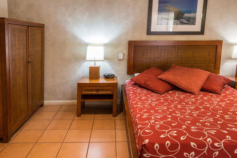 The Continental Hotel - Tourism Hervey Bay 2