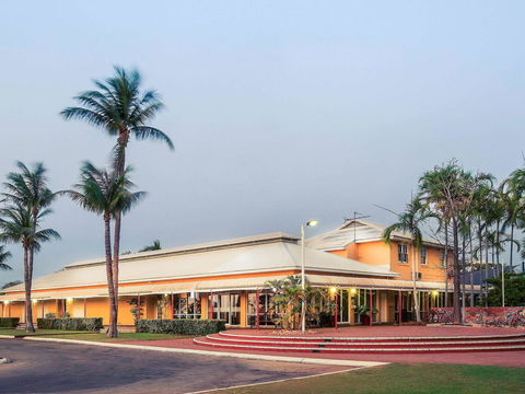 The Continental Hotel - Tourism Hervey Bay 4