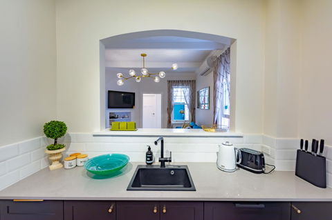 Heritage Townhouse Near Harbour Bridge - Hervey Bay Accommodation 13
