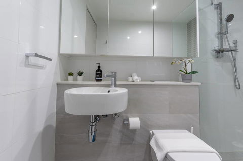 Inner City Stylish Apt Walk To Green Square - Tourism Hervey Bay 3