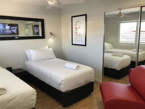 Jesmond Executive Villas - Hervey Bay Accommodation 3