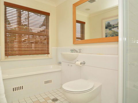 Villa Executive 2br Cypress DS Located Within Cypress Lakes Resort - Hervey Bay Accommodation 12