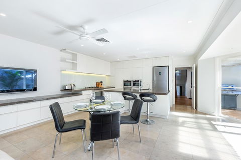 Kensington Self-Contained Modern House (89BROM) - Tourism Hervey Bay 5