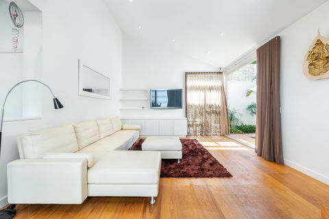 Kensington Self-Contained Modern House (89BROM) - Tourism Hervey Bay 15