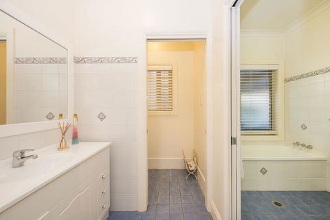 Colonial Court Villas - Hervey Bay Accommodation 6