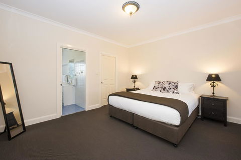 Colonial Court Villas - Hervey Bay Accommodation 14