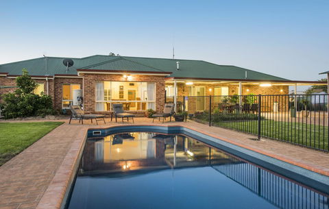 Colonial Court Villas - Hervey Bay Accommodation 2