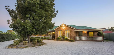 Colonial Court Villas - Hervey Bay Accommodation 4