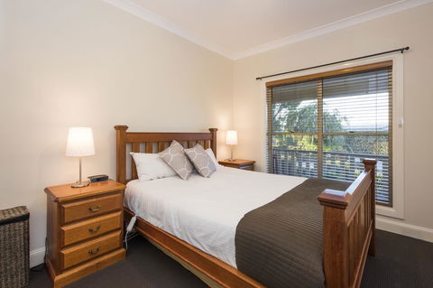 Colonial Court Villas - Hervey Bay Accommodation 12
