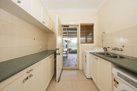 Colonial Court Villas - Hervey Bay Accommodation 7