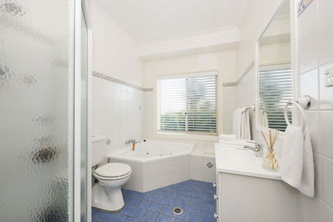 Colonial Court Villas - Hervey Bay Accommodation 10