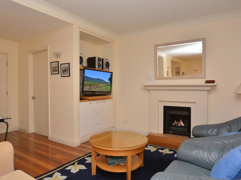 Villa 2br Prosecco Villa Located Within Cypress Lakes Resort - Tourism Hervey Bay 1