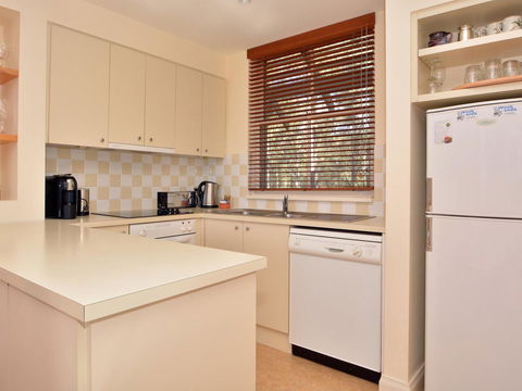 Villa 2br Prosecco Villa Located Within Cypress Lakes Resort - Tourism Hervey Bay 8