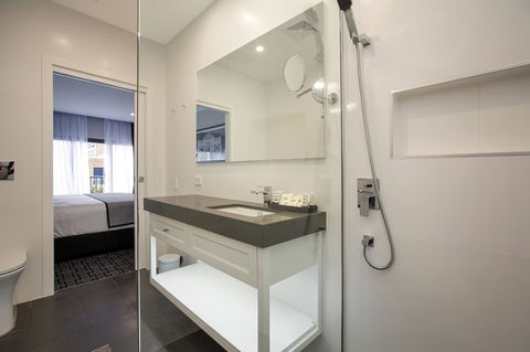 CH Boutique Hotel & Apartments, Ascend Hotel Collection - Hervey Bay Accommodation 11