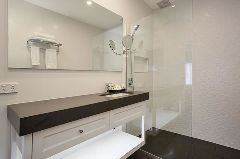 CH Boutique Hotel & Apartments, Ascend Hotel Collection - Hervey Bay Accommodation 10