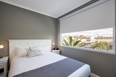 CH Boutique Hotel & Apartments, Ascend Hotel Collection - Hervey Bay Accommodation 26