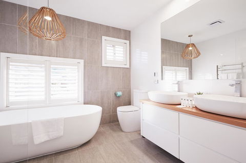 Bright And Spacious Family Home With Leafy Deck - Hervey Bay Accommodation 8