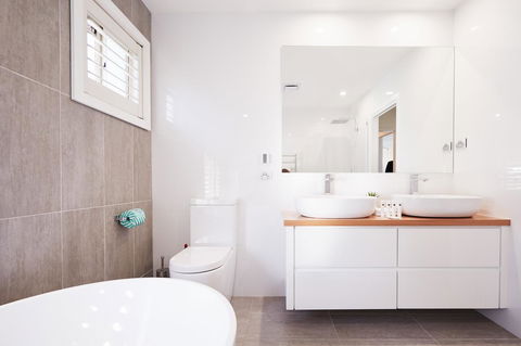 Bright And Spacious Family Home With Leafy Deck - Hervey Bay Accommodation 11