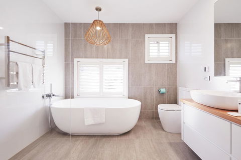 Bright And Spacious Family Home With Leafy Deck - Hervey Bay Accommodation 2