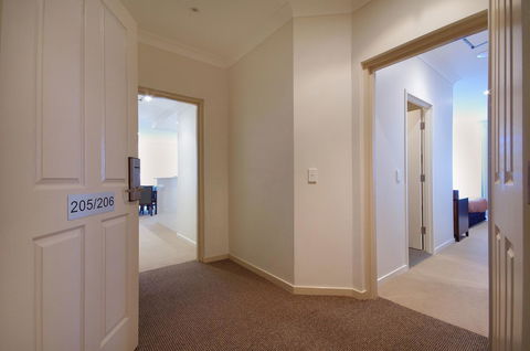 Macquarie Waters Boutique Apartment Hotel - Tourism Hervey Bay 7