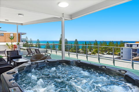 Macquarie Waters Boutique Apartment Hotel - Tourism Hervey Bay 0