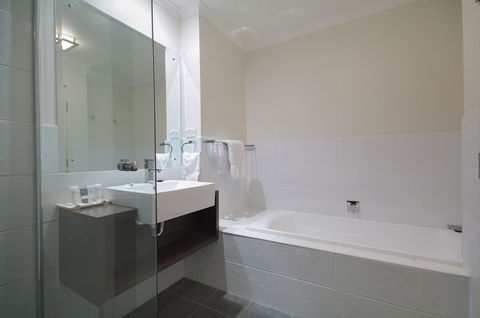 Macquarie Waters Boutique Apartment Hotel - Tourism Hervey Bay 20