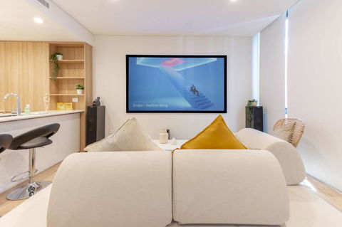 Japanese Style Waterfront Apt Wt Rooftop Pool - Hervey Bay Accommodation 24