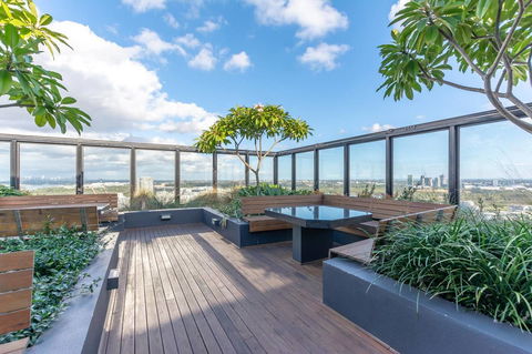 Japanese Style Waterfront Apt Wt Rooftop Pool - Hervey Bay Accommodation 11