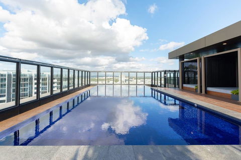 Japanese Style Waterfront Apt Wt Rooftop Pool - Hervey Bay Accommodation 0