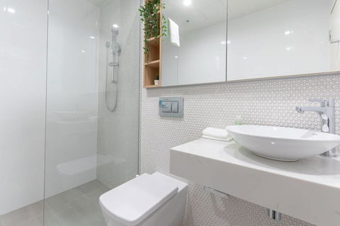 Japanese Style Waterfront Apt Wt Rooftop Pool - Hervey Bay Accommodation 12