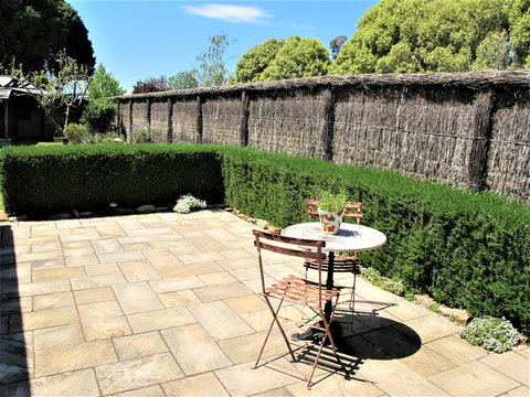 Apple Tree Cottage - Hervey Bay Accommodation 22