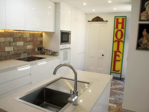 Apple Tree Cottage - Hervey Bay Accommodation 5