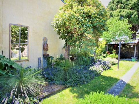 Apple Tree Cottage - Hervey Bay Accommodation 23