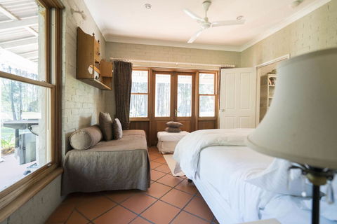 Thistle Hill Guesthouse - Walk To Many Wineries And Restaurants - Hervey Bay Accommodation 36