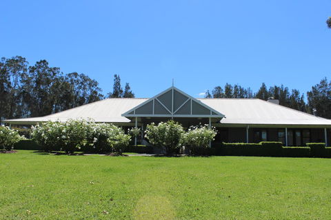 Thistle Hill Guesthouse - Walk To Many Wineries And Restaurants - Hervey Bay Accommodation 1