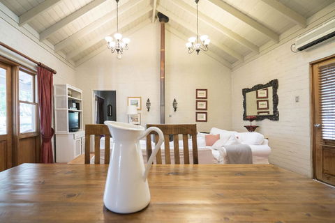 Thistle Hill Guesthouse - Walk To Many Wineries And Restaurants - Hervey Bay Accommodation 30