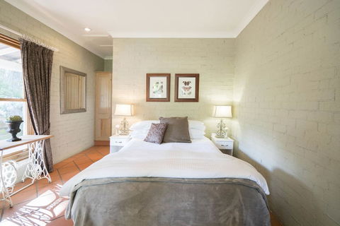 Thistle Hill Guesthouse - Walk To Many Wineries And Restaurants - Hervey Bay Accommodation 28