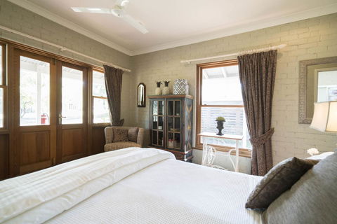 Thistle Hill Guesthouse - Walk To Many Wineries And Restaurants - Hervey Bay Accommodation 25