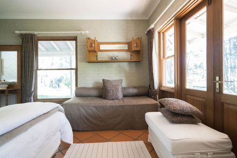 Thistle Hill Guesthouse - Walk To Many Wineries And Restaurants - Hervey Bay Accommodation 39