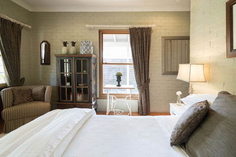 Thistle Hill Guesthouse - Walk To Many Wineries And Restaurants - Hervey Bay Accommodation 26