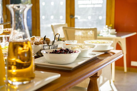 Thistle Hill Guesthouse - Walk To Many Wineries And Restaurants - Hervey Bay Accommodation 14