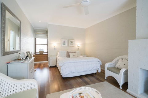 Thistle Hill Guesthouse - Walk To Many Wineries And Restaurants - Hervey Bay Accommodation 43