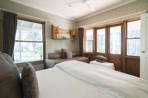 Thistle Hill Guesthouse - Walk To Many Wineries And Restaurants - Hervey Bay Accommodation 37
