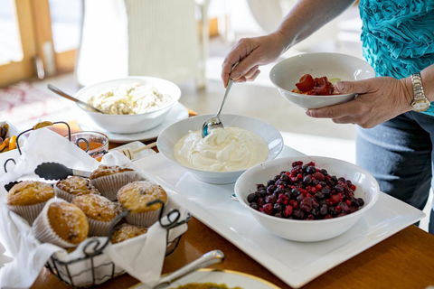 Thistle Hill Guesthouse - Walk To Many Wineries And Restaurants - Hervey Bay Accommodation 9