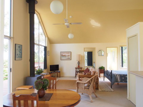 Bundle Hill Cottages - Hervey Bay Accommodation 6