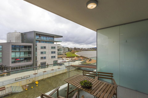 Lakefront 116 Kingston ACT - Hervey Bay Accommodation 9