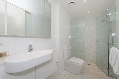 Lakefront 116 Kingston ACT - Hervey Bay Accommodation 5